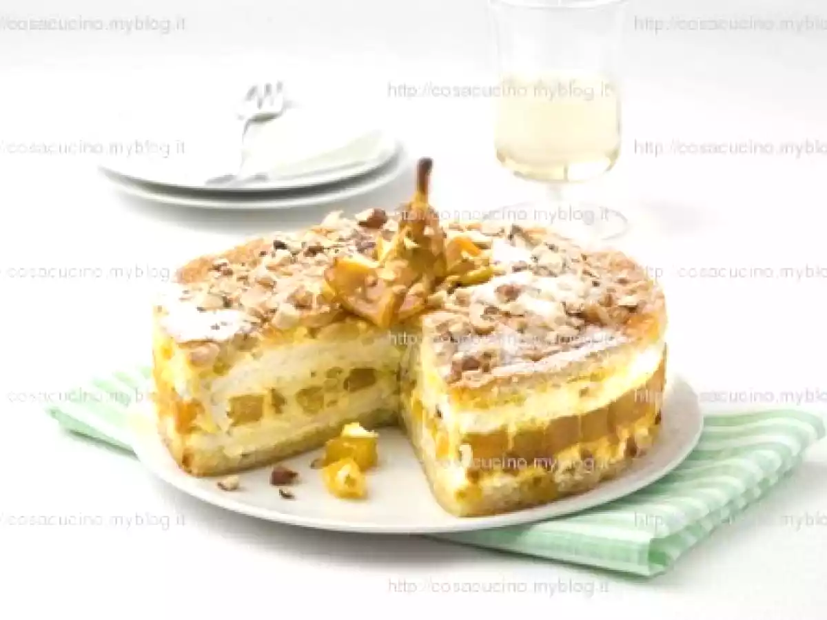 Torta soffice con le pere allo zafferano