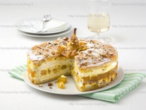 Torta soffice con le pere allo zafferano