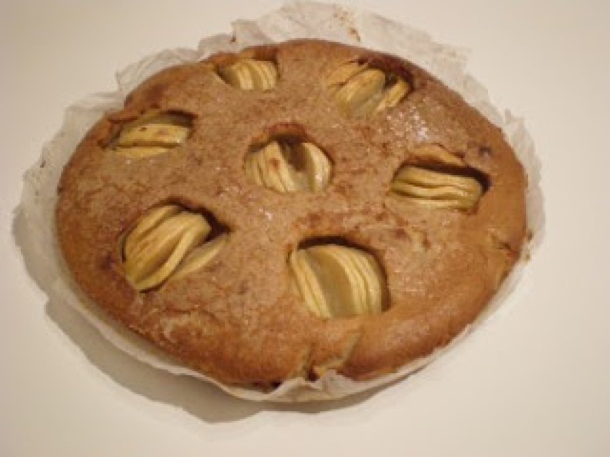 Torta soffice di mele fuji e mandorle al profumo di zenzero