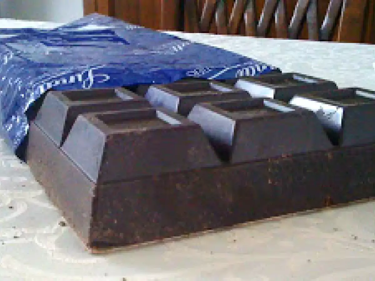 TORTA TARTUFATA.. rose e ventagli di cioccolato - foto 2