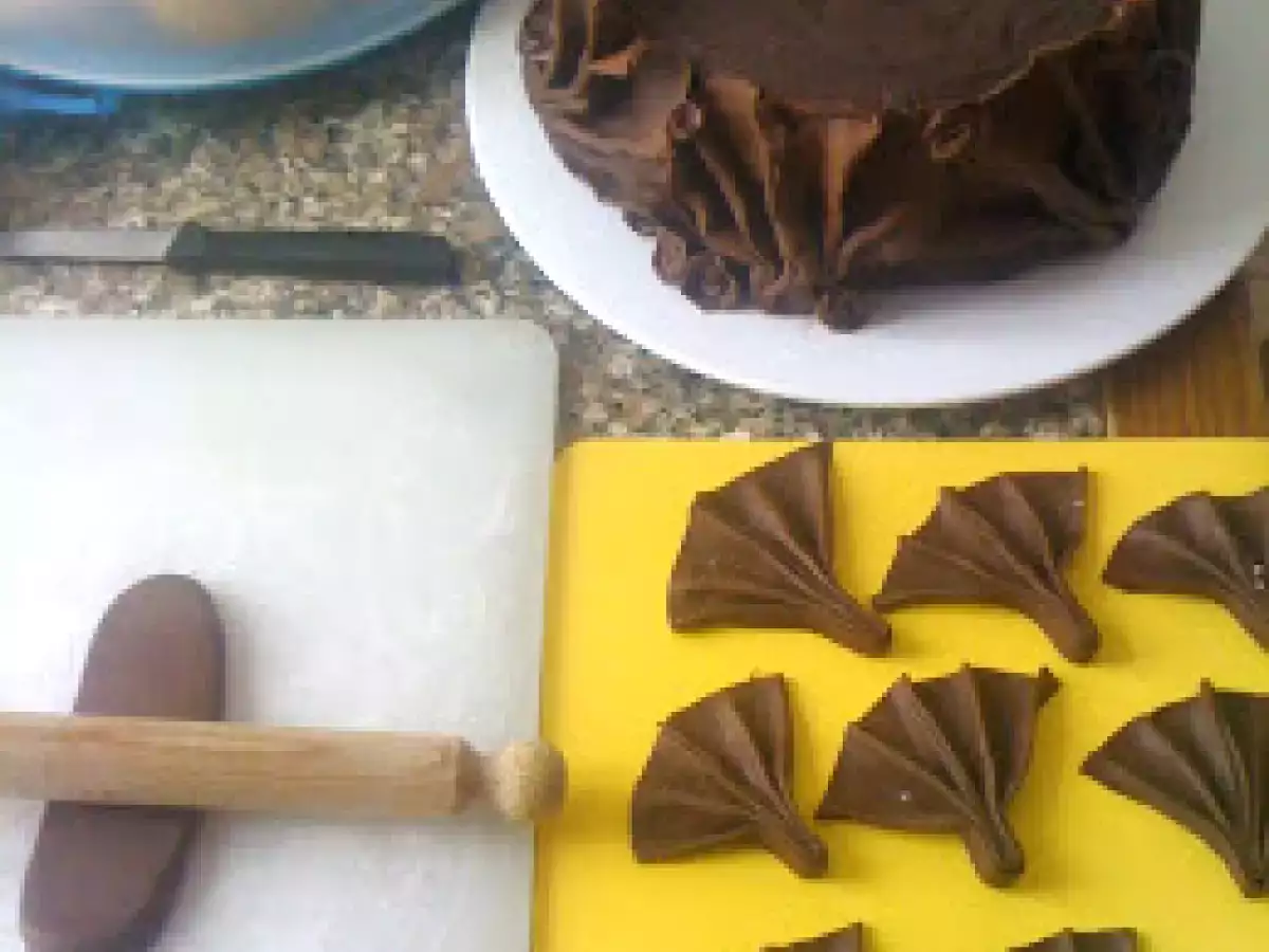 TORTA TARTUFATA.. rose e ventagli di cioccolato - foto 4