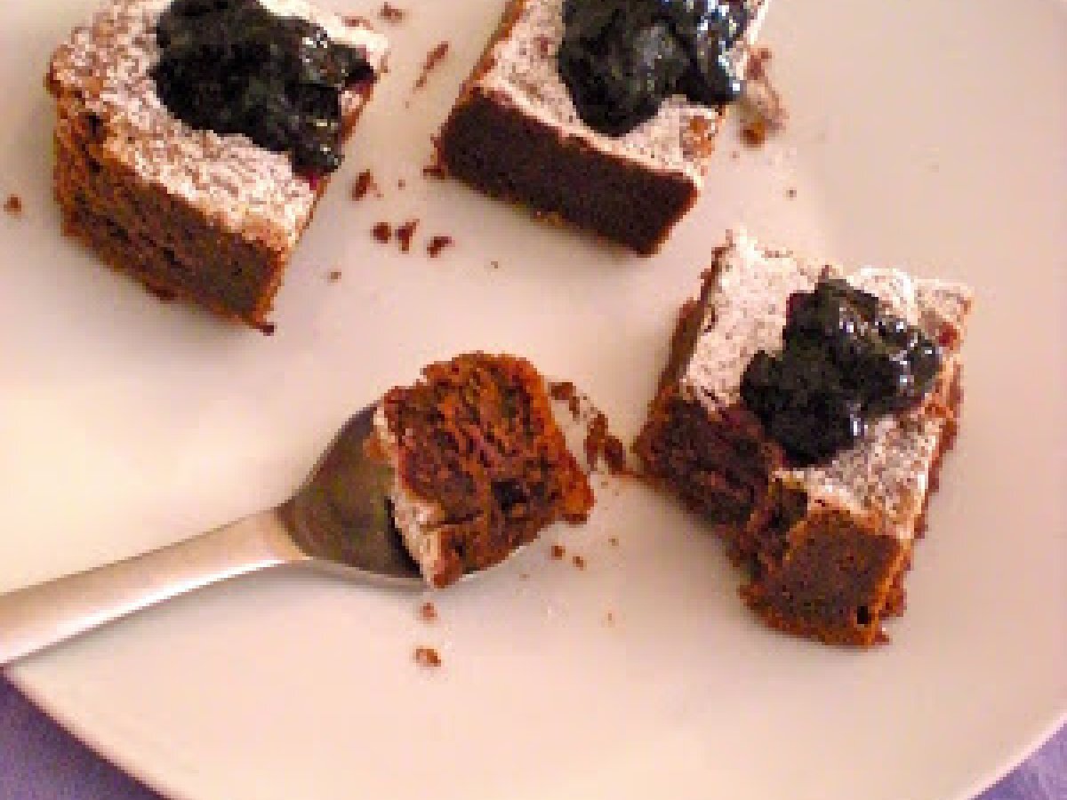 Torta Tenerina con composta di Mirtilli neri