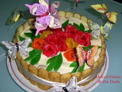 Torta Tiramisu Decorata Con Pavesini E Pasta Di Zucchero Ricetta Petitchef