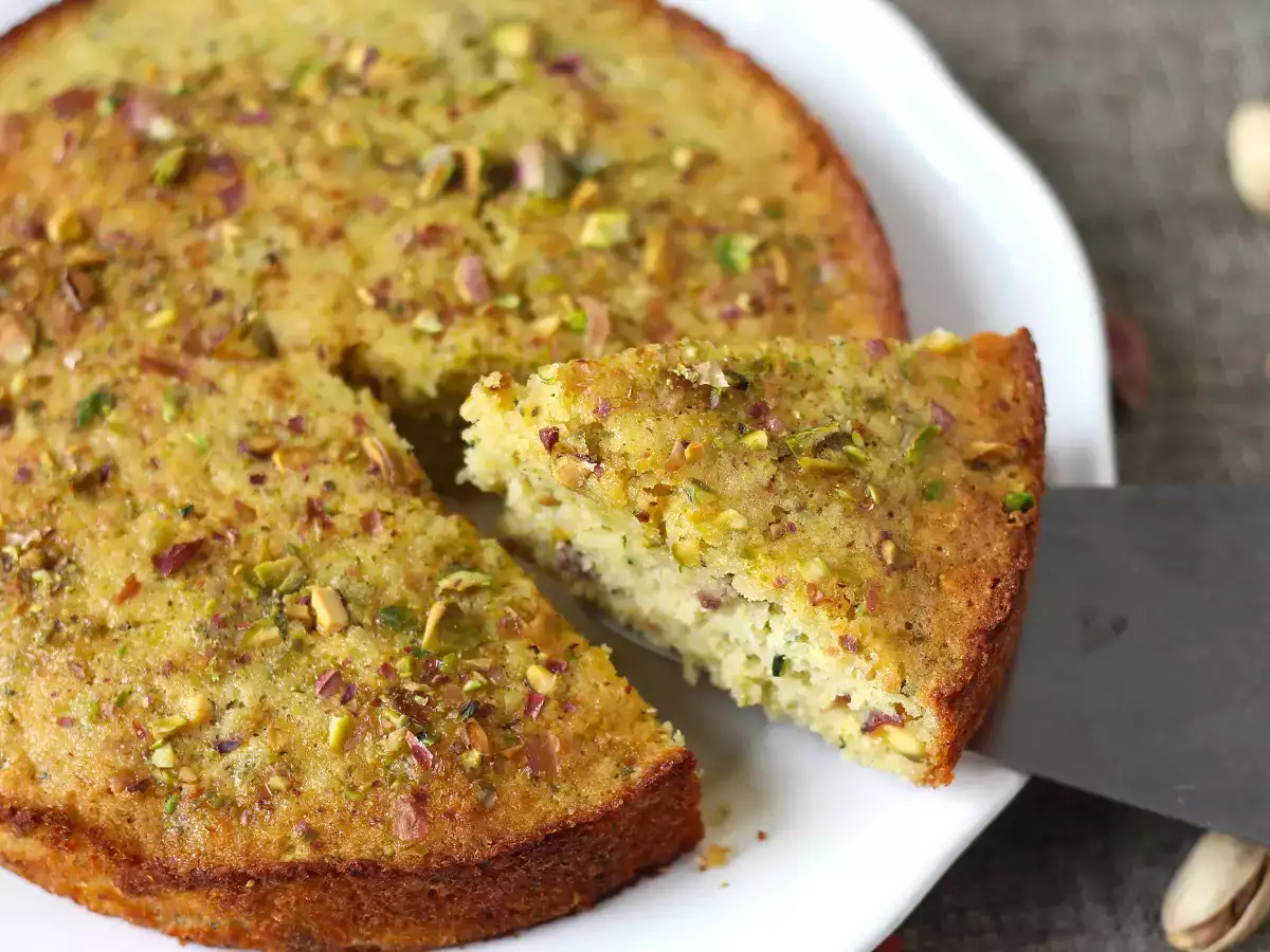 Torta umida pistacchio, lime e zucchine: soffice e profumata - foto 2