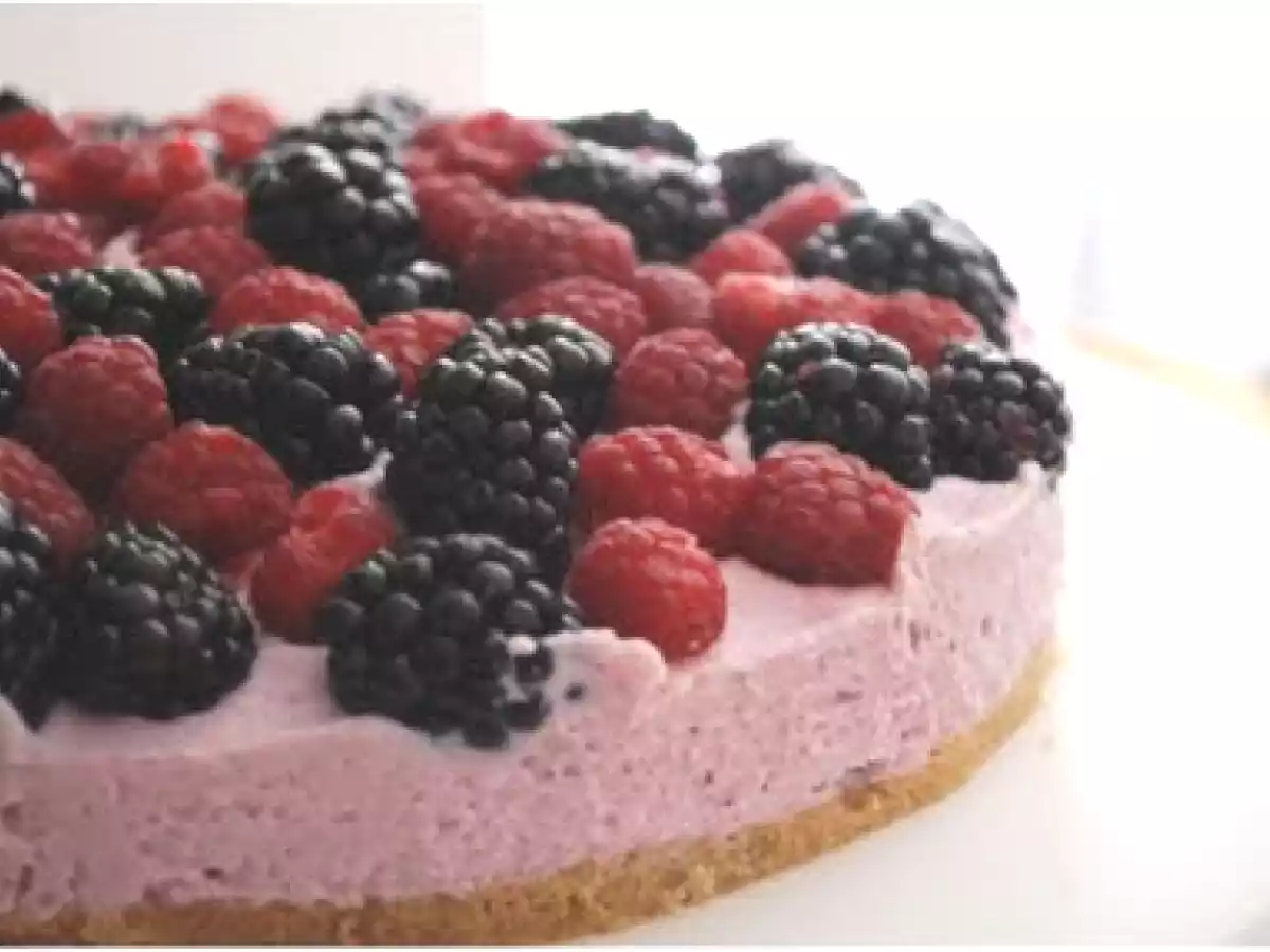 Torta yogurt e frutti di bosco
