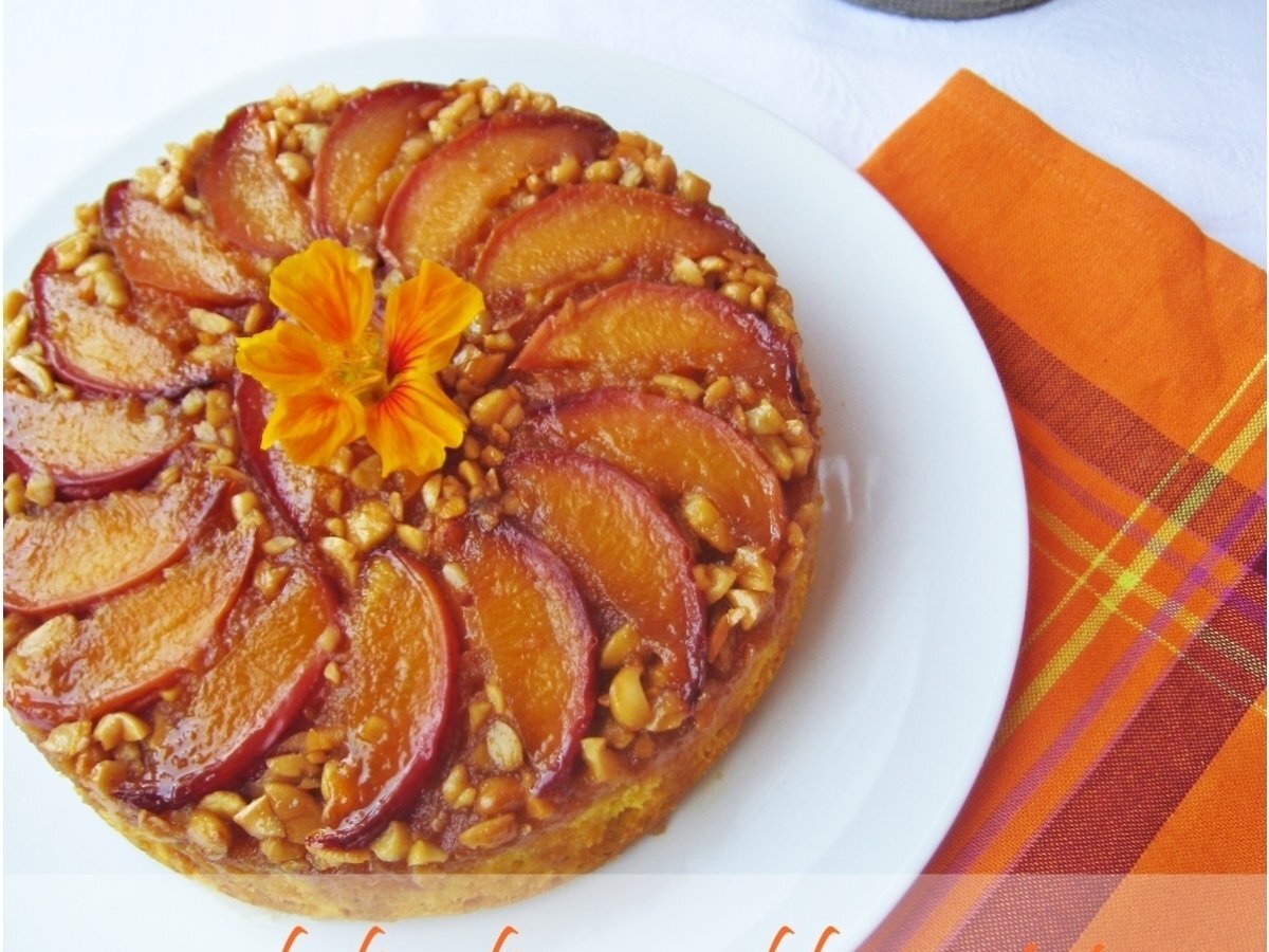 Torte rovesciata alle pesche e purea di albicocche