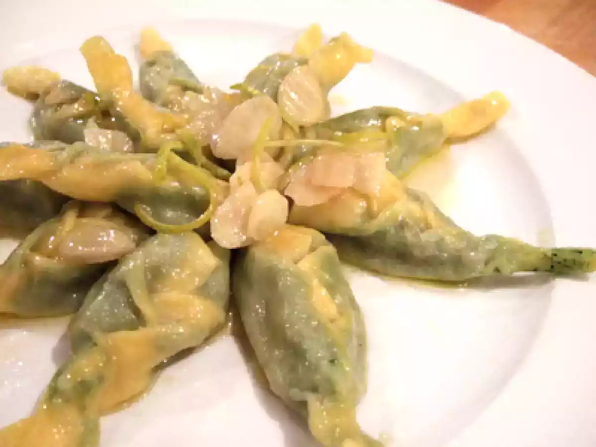 Tortelli con burro alle mandorle e profumo di limone