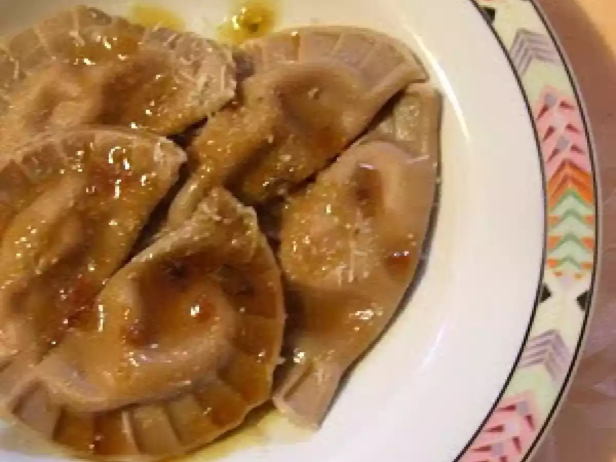Tortelli di farina di castagne con mostarda di mele e salsa al miele