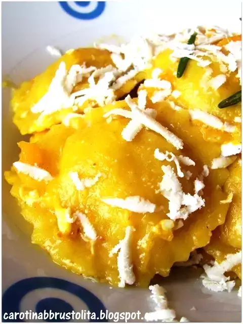 Ricetta tortelli di zucca con amaretti e ricotta salata