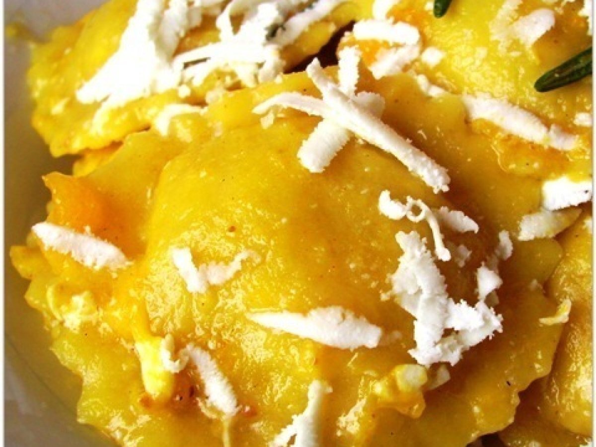 Tortelli di zucca con amaretti e ricotta salata - foto 2