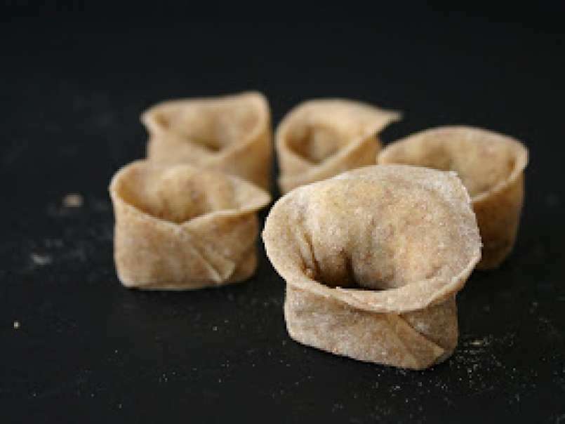 Tortelli integrali di patate dolci con pistacchio di Bronte e pancetta croccante - foto 5