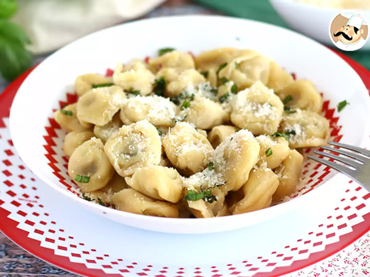 Tortellini con prosciutto crudo, parmigiano e basilico fresco - foto 3