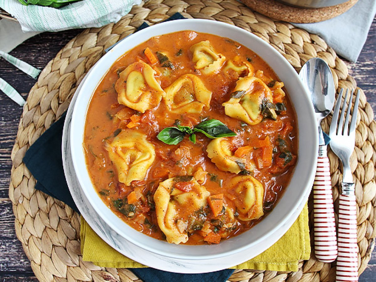 Tortellini in brodo aromatico di pomodoro - foto 2