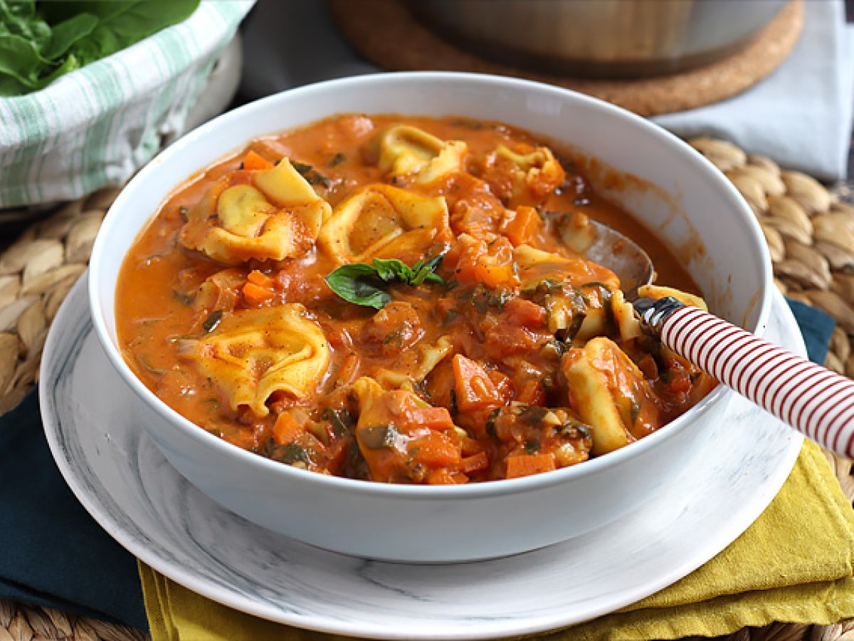 Tortellini in brodo aromatico di pomodoro - foto 3