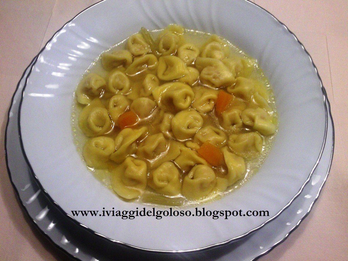Tortellini in brodo, la ricetta tradizionale spiegata passo a passo