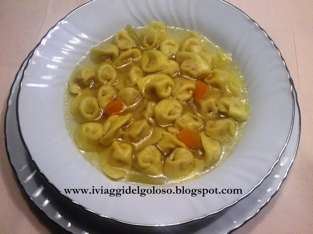 Tortellini in brodo, la ricetta tradizionale spiegata passo a passo