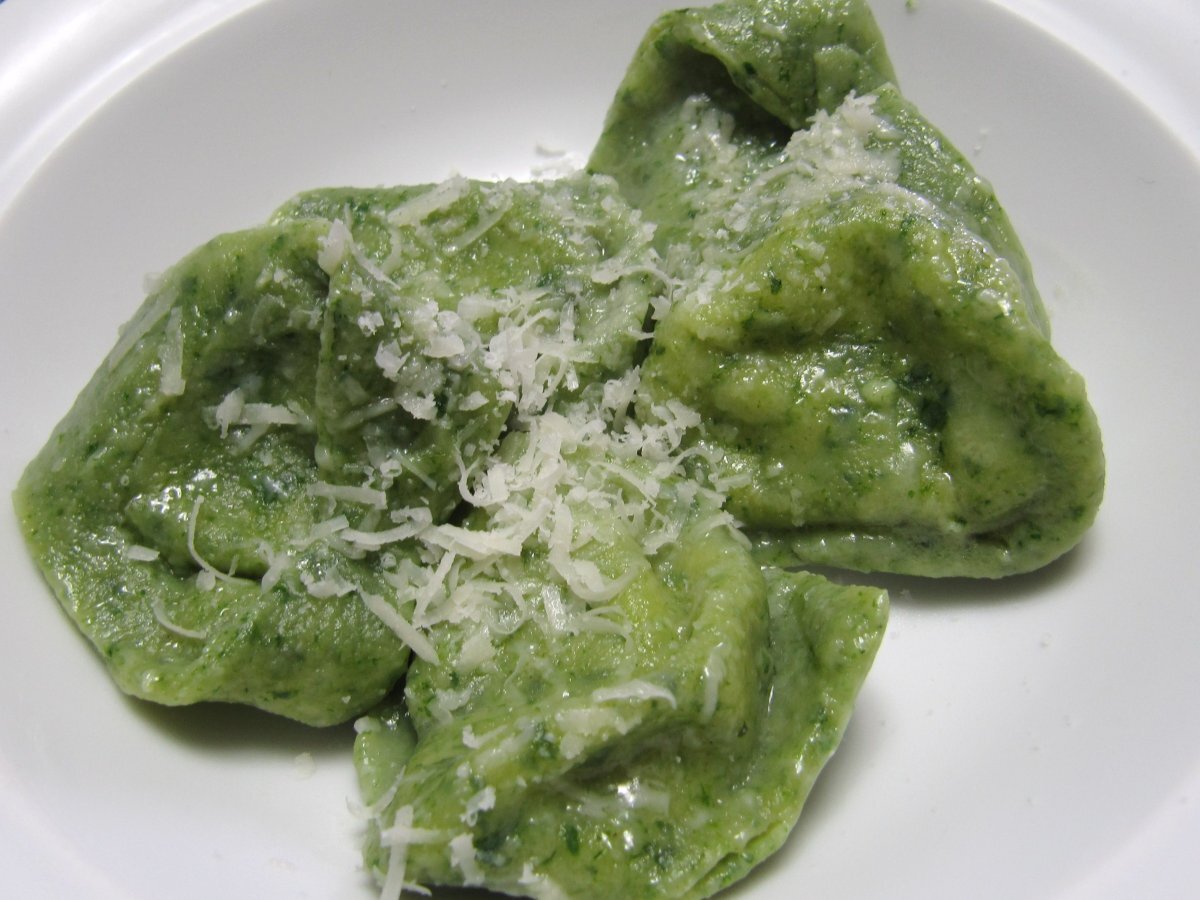 Tortelloni verdi di ricotta, formaggi e spinaci