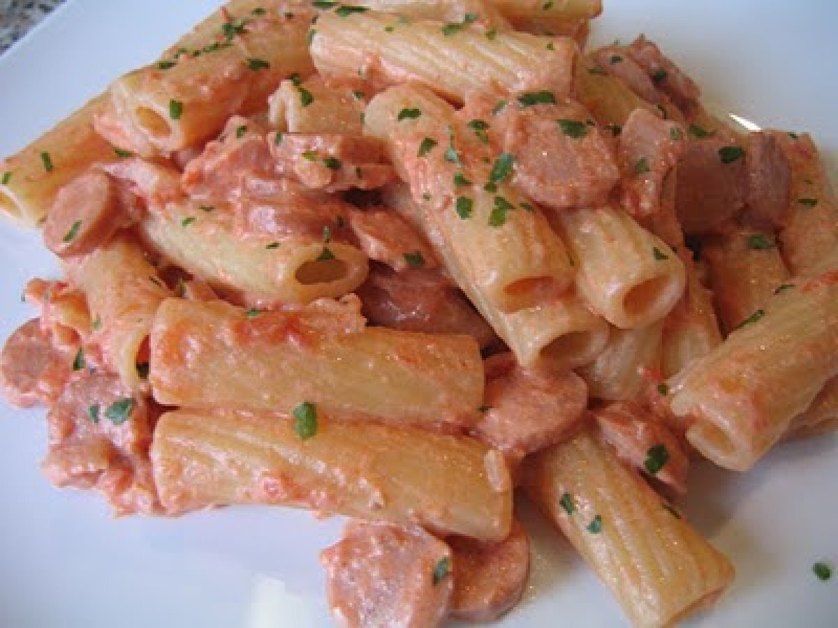 Tortiglioni al sugo di wurstel
