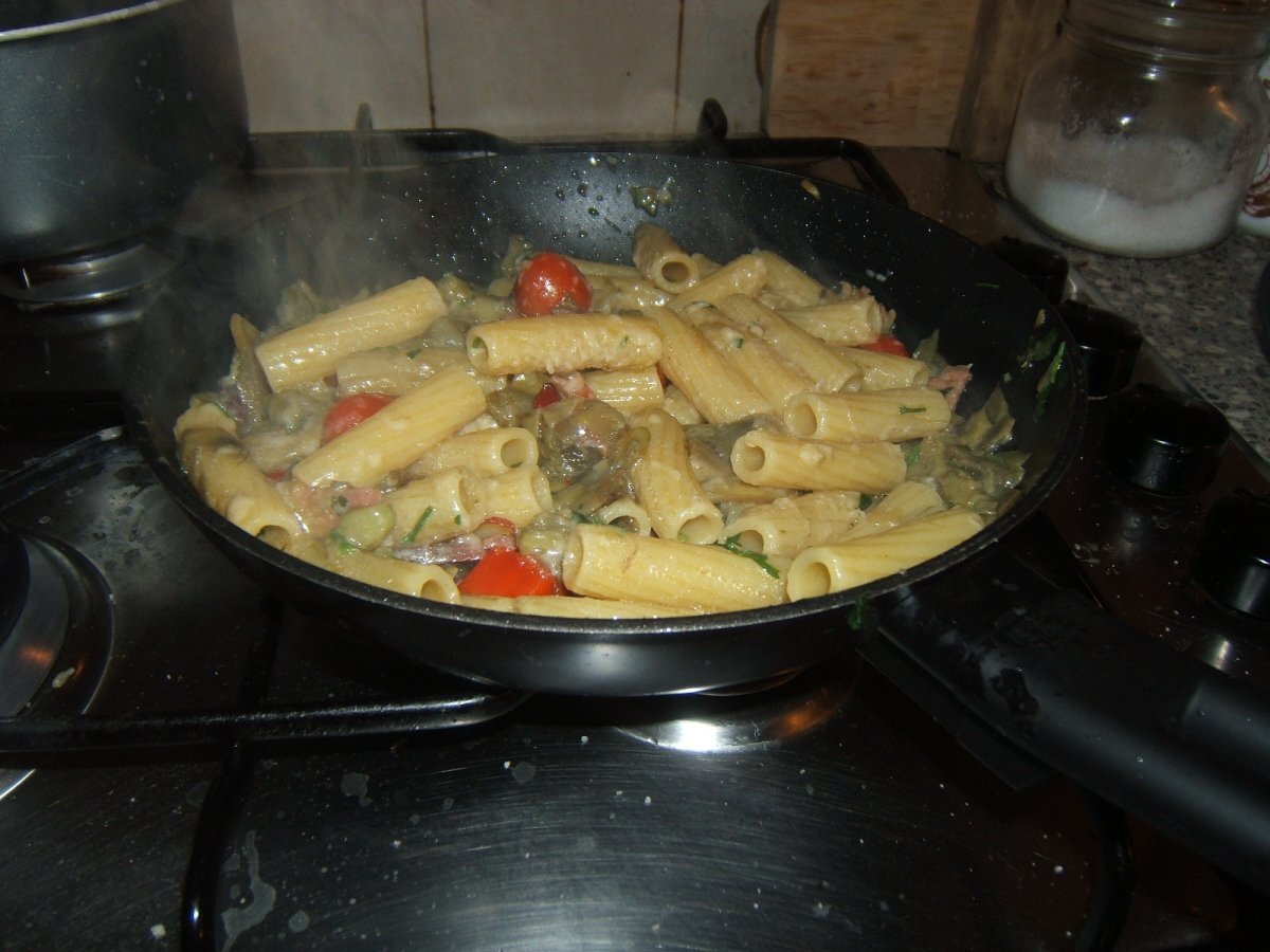 Tortiglioni carciofi e speck