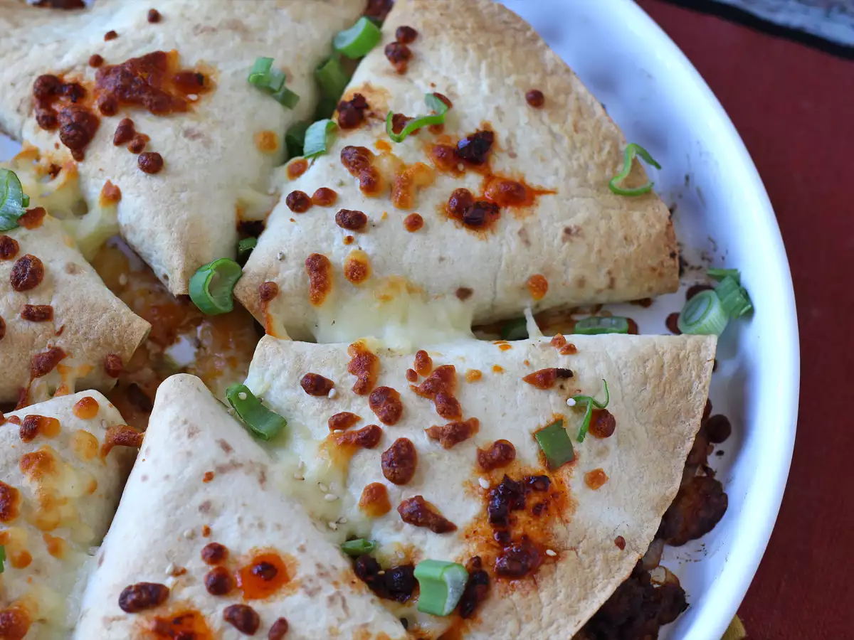 Tortillas al forno ripiene con carne di manzo aromatizzata - foto 5