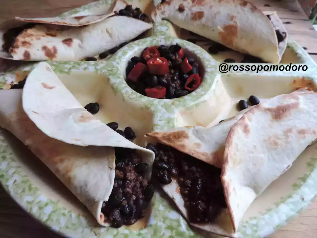 Tortillas con macinato di manzo e fagioli neri