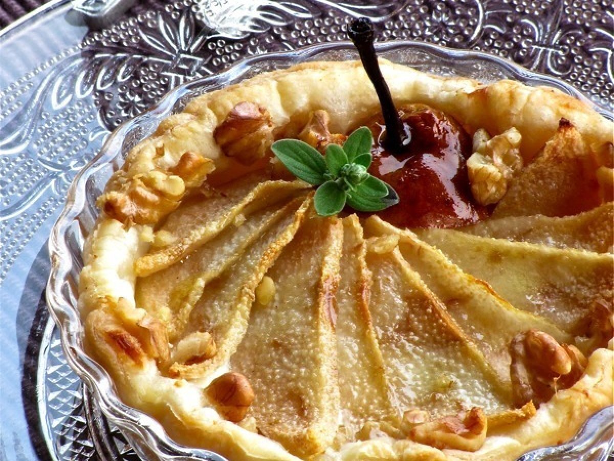 Tortina salata con stracchino, pere e noci