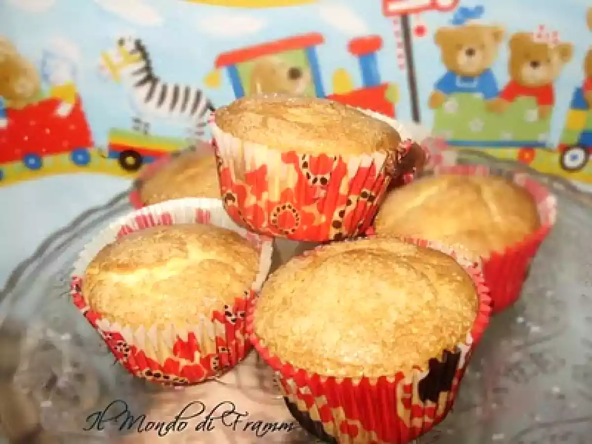 Tortine allo yogurt con ripieno di marmellata di arance