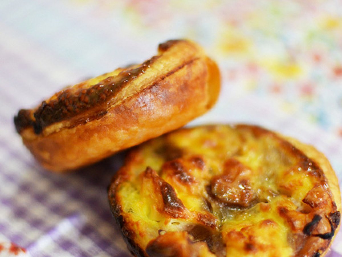 Tortine di cipolla caramellata e feta