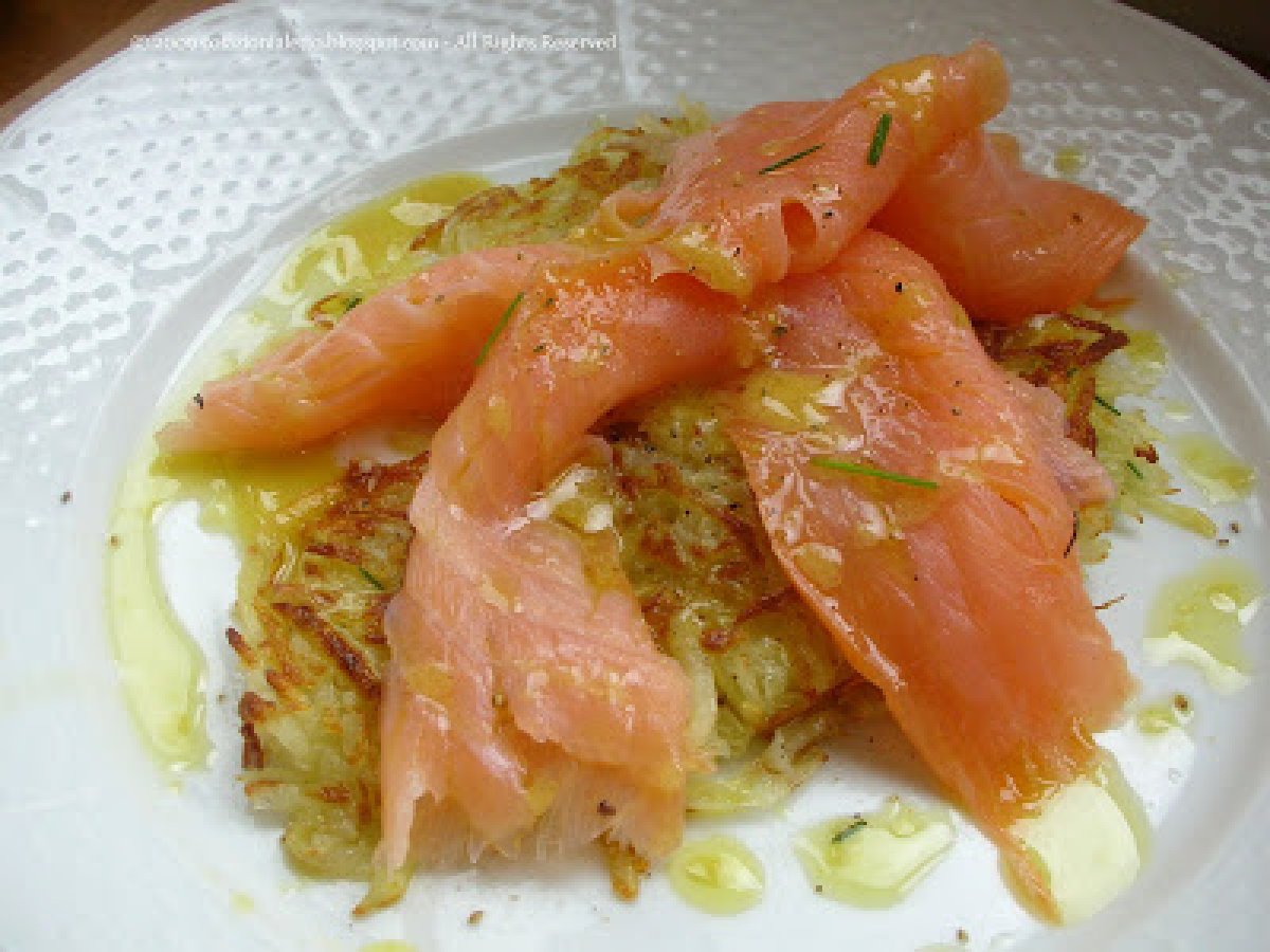 Tortini di patate con salmone affumicato e salsa alla senape