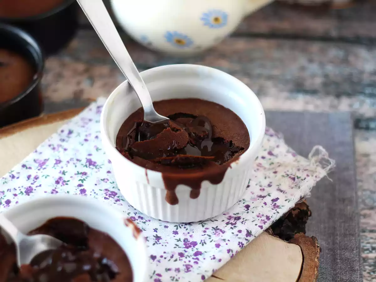 Tortino al cioccolato in friggitrice ad aria: il dolce dal cuore cremoso pronto in 15 minuti!