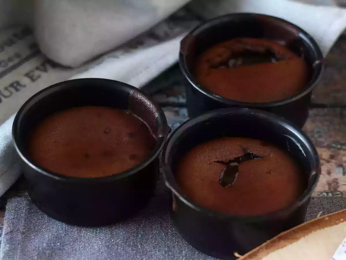 Tortino al cioccolato in friggitrice ad aria: il dolce dal cuore cremoso pronto in 15 minuti! - foto 5