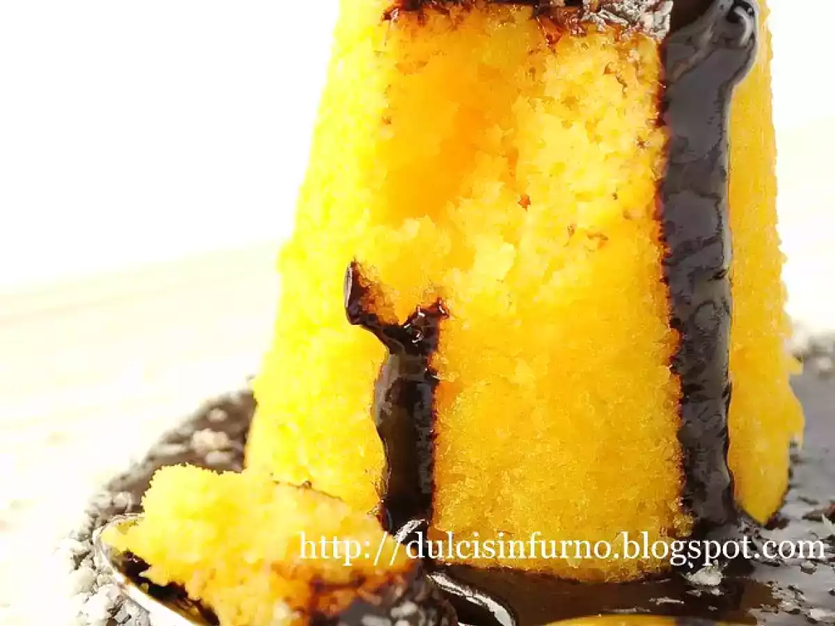 Tortino al Cocco con Salsa al Cioccolato e Rum - foto 2