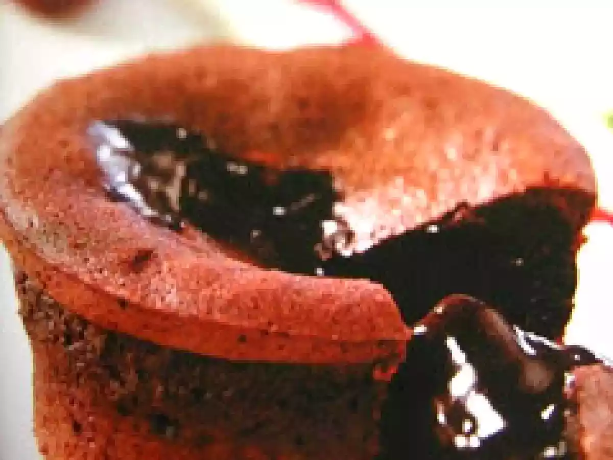 Tortino di cioccolato con cuore di ciliegie