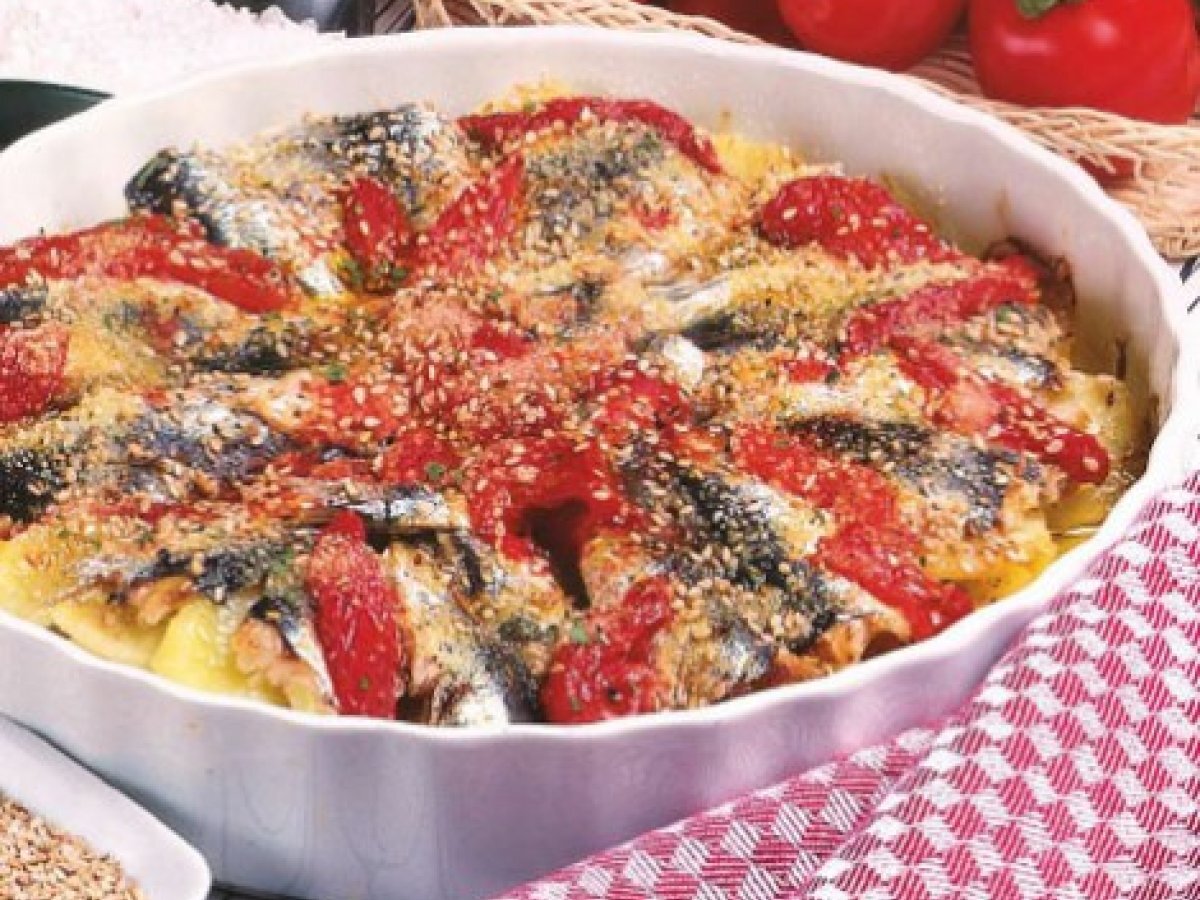 Tortino di patate, acciughe e pomodori