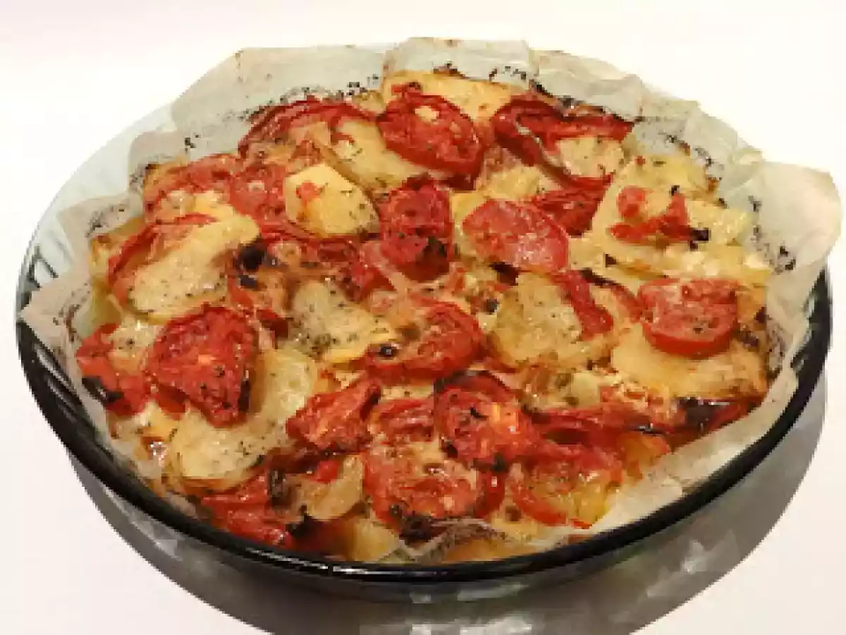 Tortino di pomodori, patate e formaggio