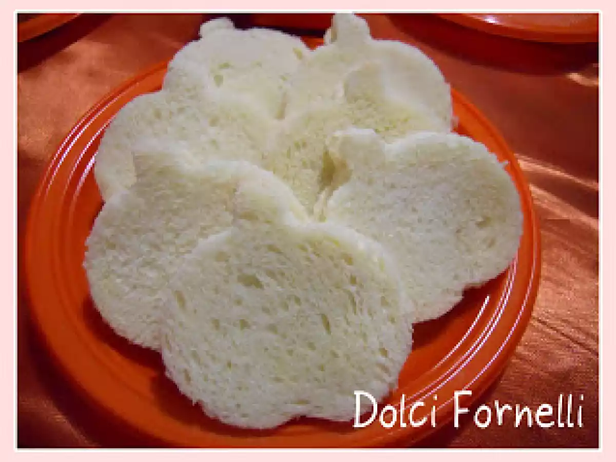 Tramezzini con crema al tonno e robiola