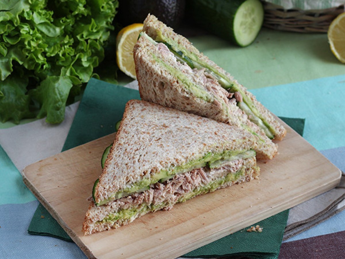 Tramezzino con tonno, avocado e cetriolo - foto 5