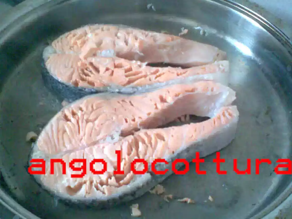 Tranci di salmone in salsa all'aneto