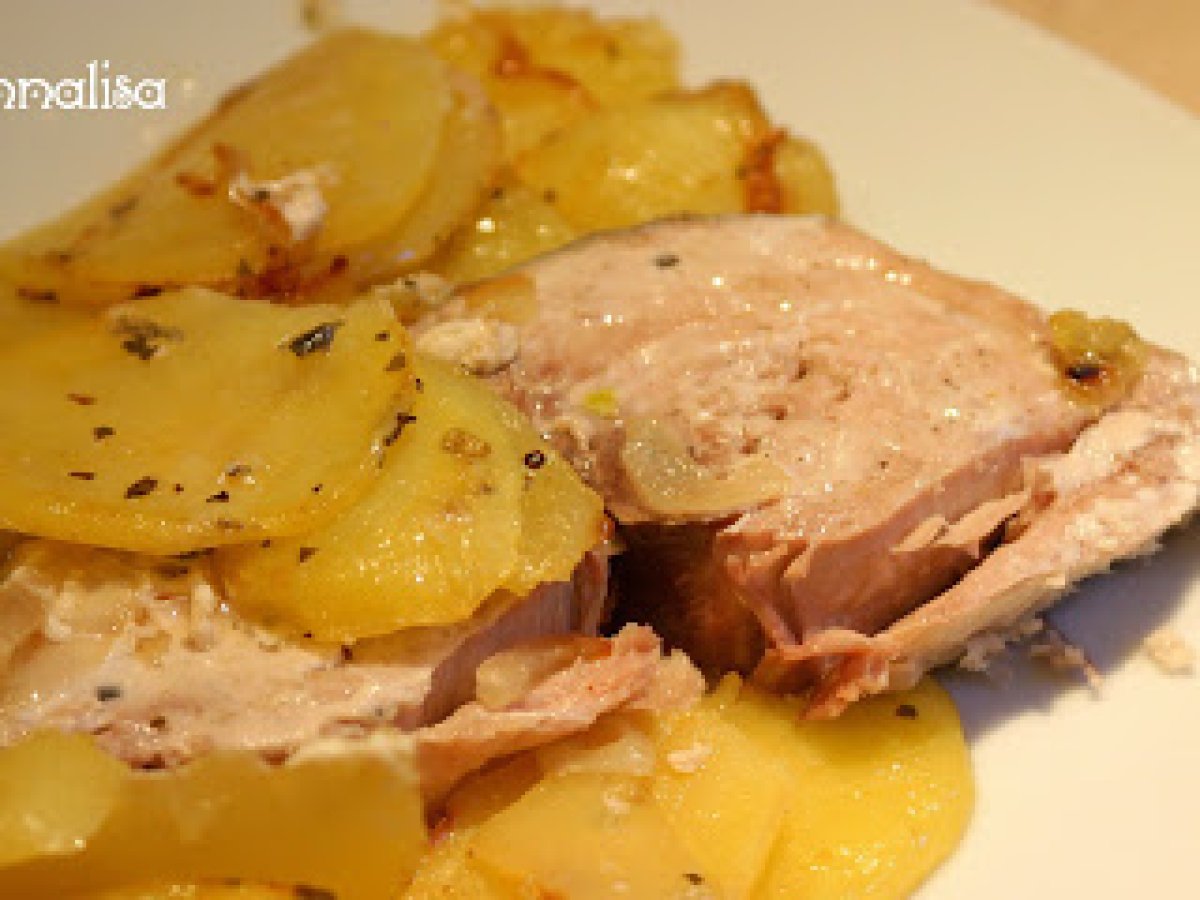 TRANCI DI TONNO CON PATATE E CIPOLLE