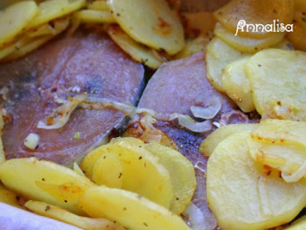 TRANCI DI TONNO CON PATATE E CIPOLLE, foto 2
