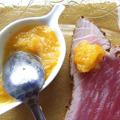 Tranci di tonno croccante con salsa al mandarino