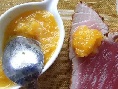 Tranci di tonno croccante con salsa al mandarino