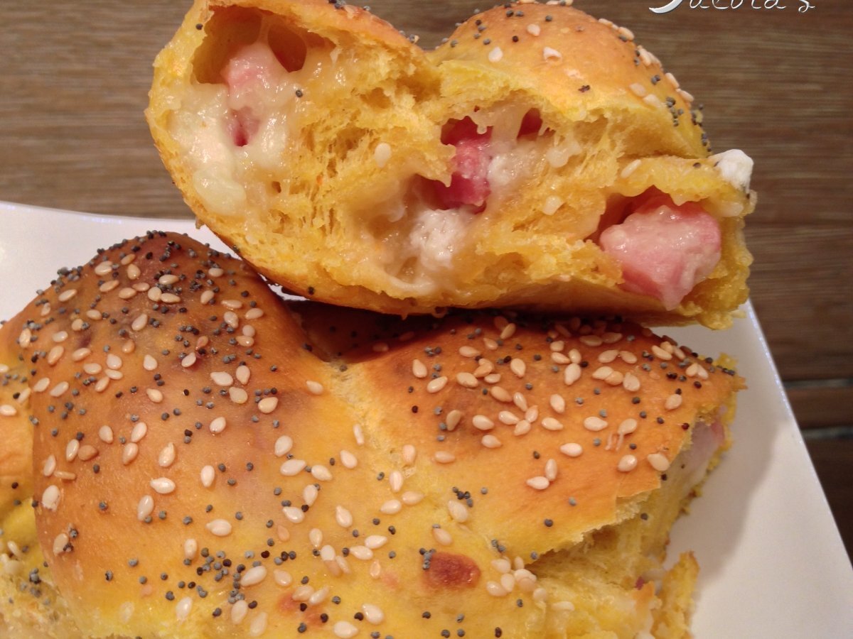 Trecce alla zucca ripiene di mozzarella e pancetta affumicata