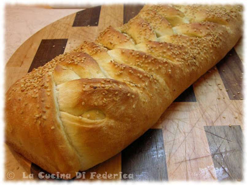 Treccia di pane ripiena