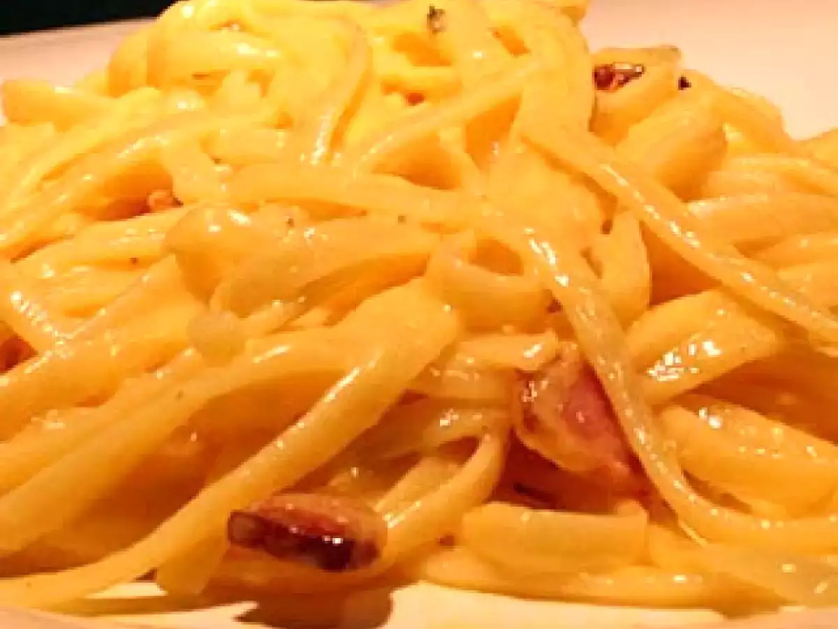 Trenette alla carbonara di peperoni e carpaccio di tartufo nero