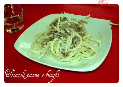 Troccoli panna e funghi