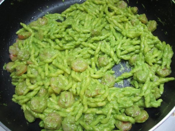 Trofie al pesto di zucchine e gamberetti