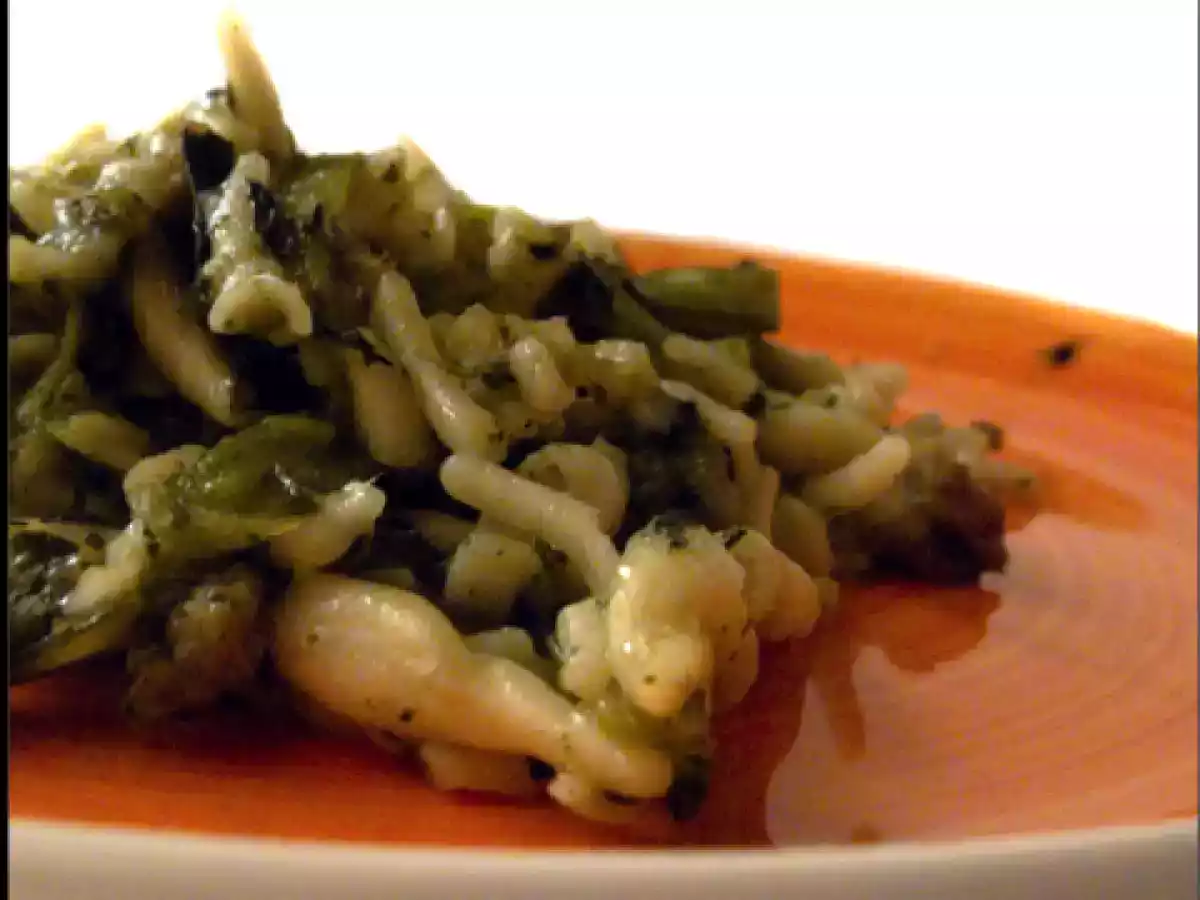 Trofie con la catalogna (o cicoria) e salsiccia toscana Liberiamoci del Maiale - foto 2