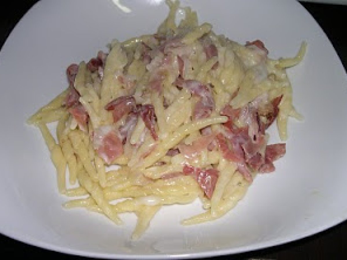 Trofie con speck e formaggio(Taleggio)