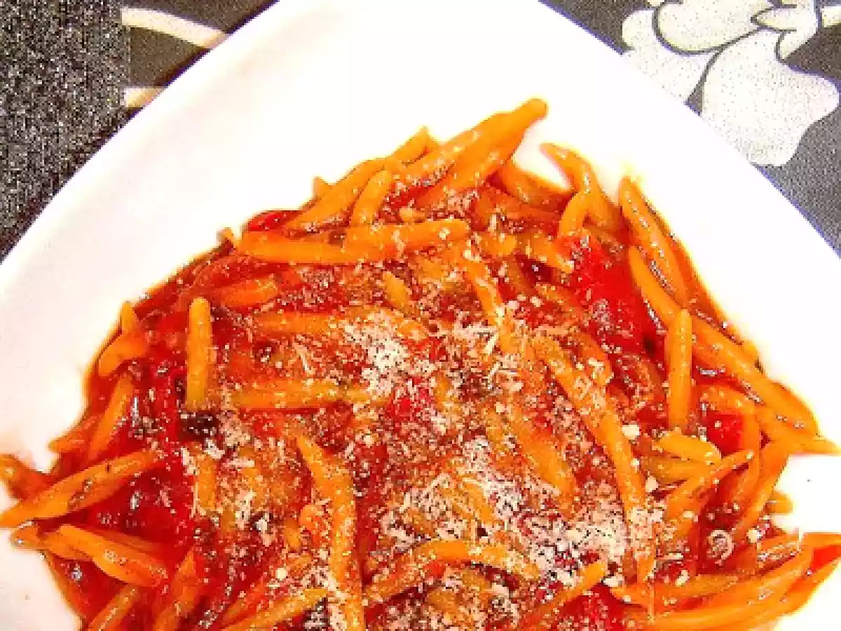 Trofie piccanti in rosso